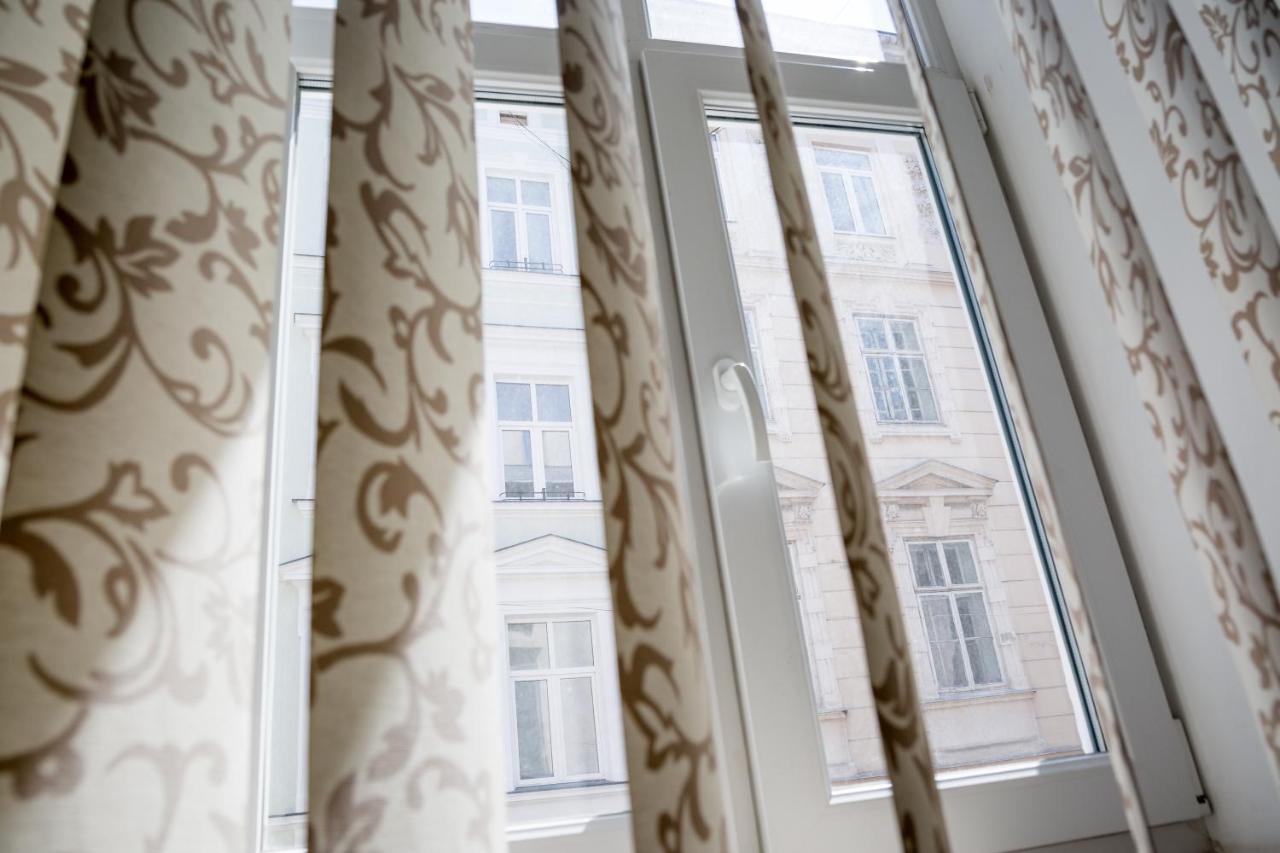 Apartment On Valova Street Львов Экстерьер фото